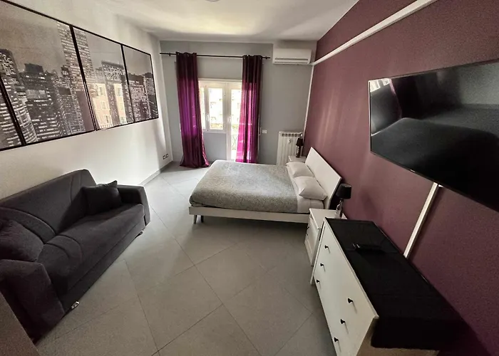 Rhome Away Marconi * רומא
