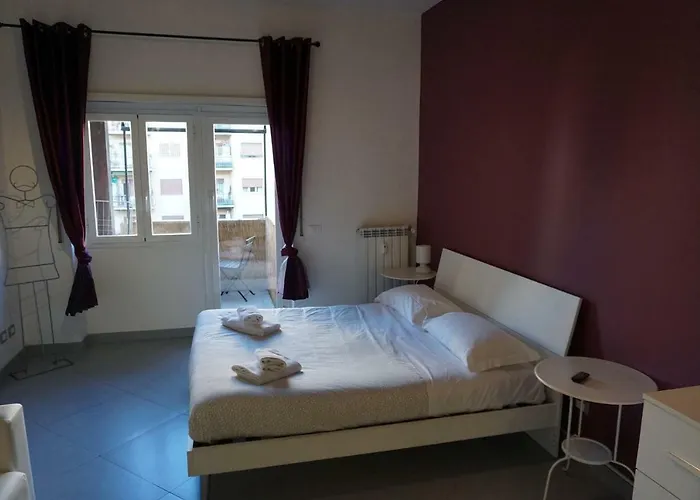 Rhome Away Marconi רומא